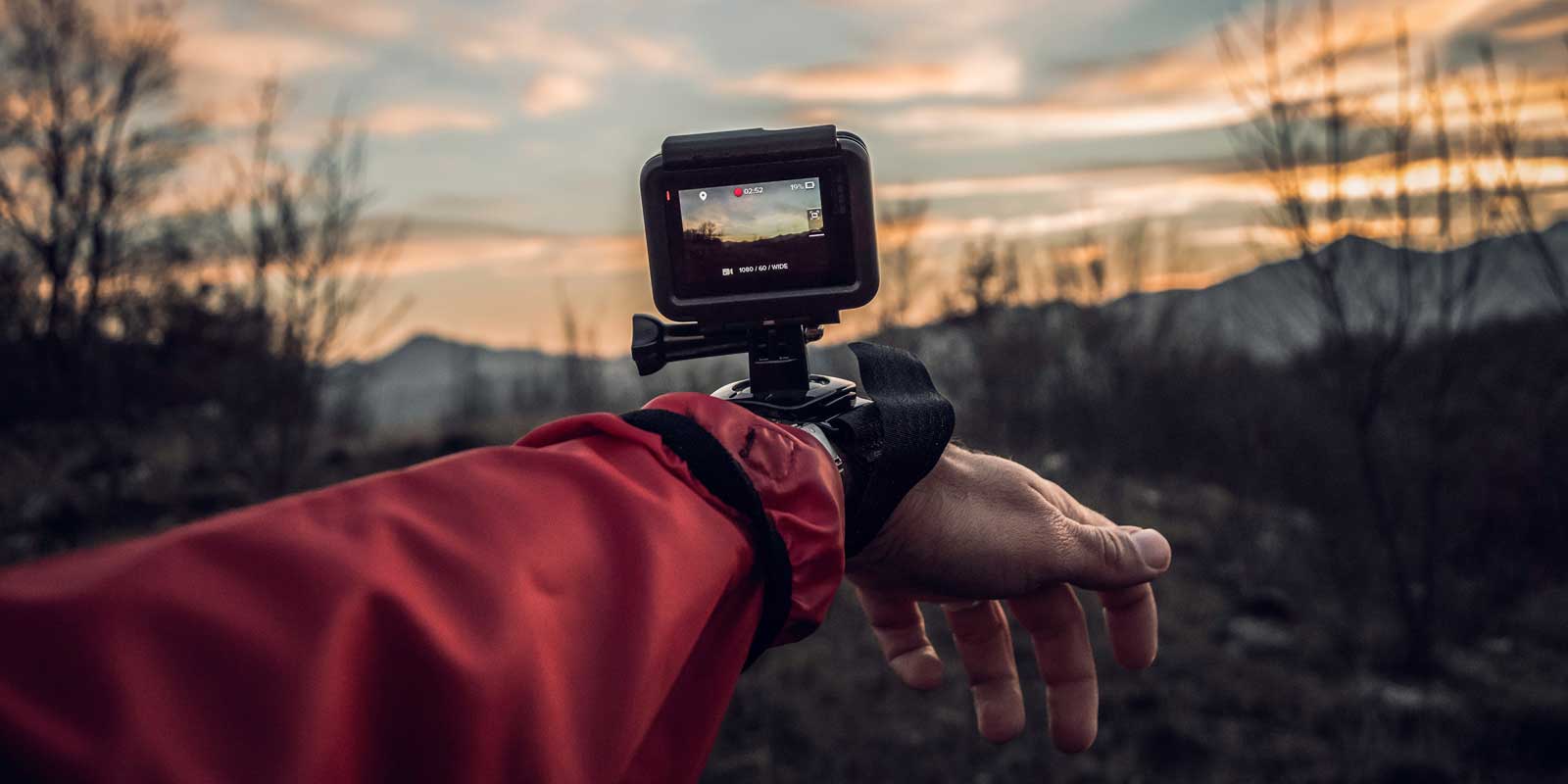 Looking awesome. Рекламы гопро. Первая GOPRO. Фото гоупро. ВСУ GOPRO.