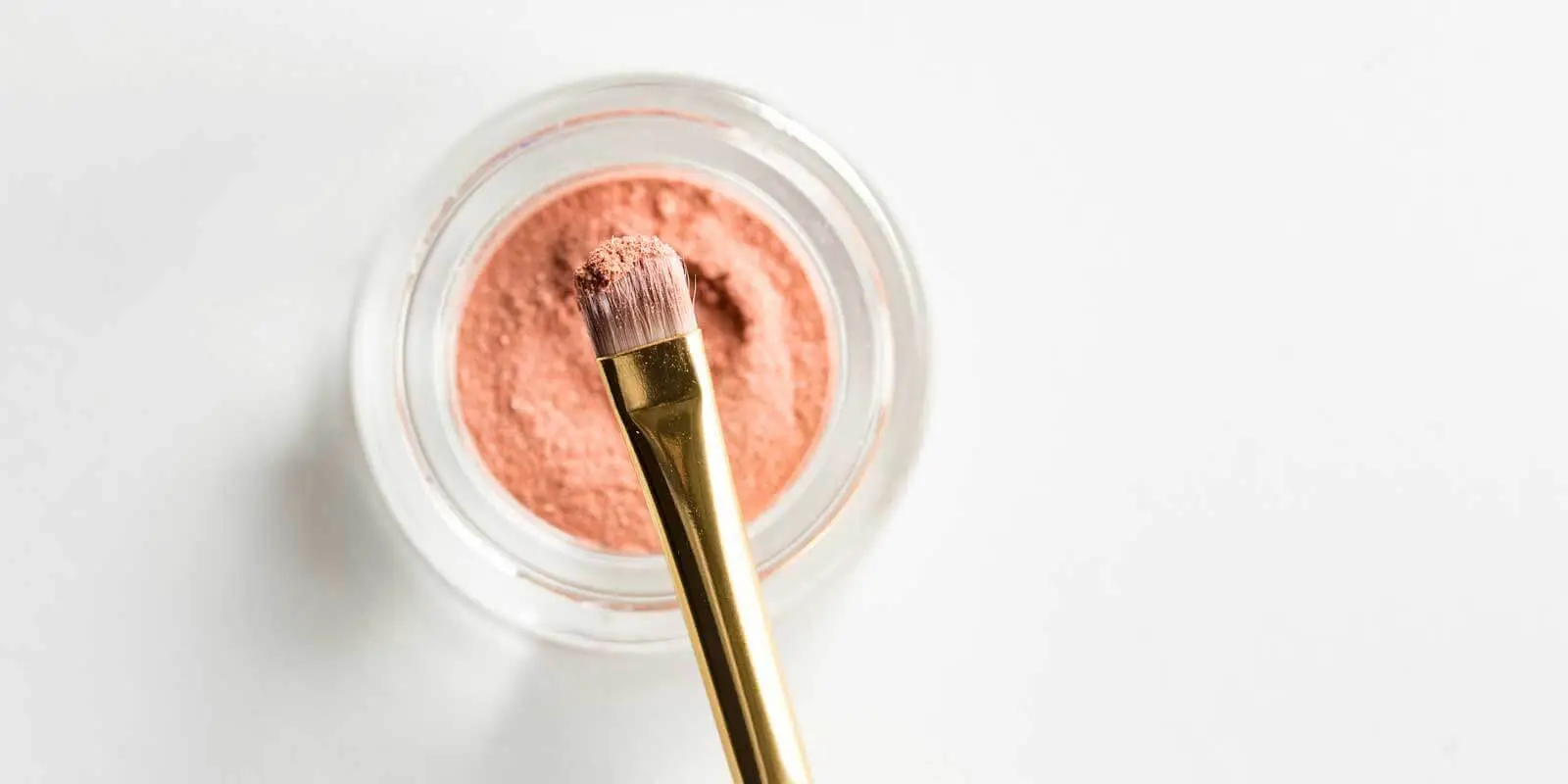 Closeup of a powdery makeup and makeup brush