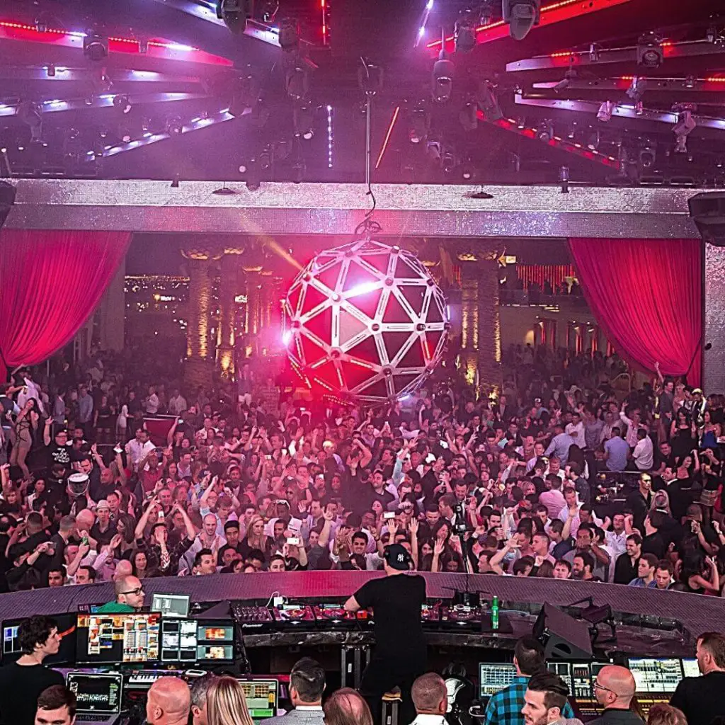 Photo of Drai's Las Vegas nightclub packed with people at night.