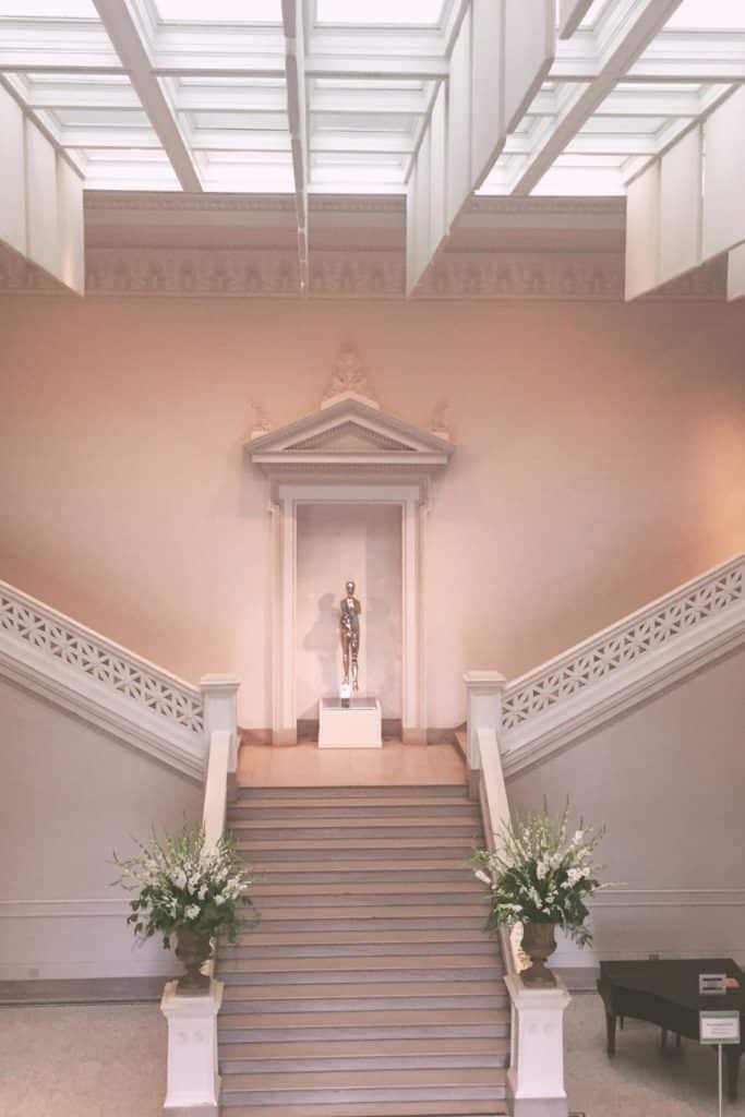Photo of the entry way at the New Orleans Museum of Art.