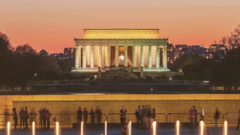 Photo of the Lincoln Memorial at sunset.