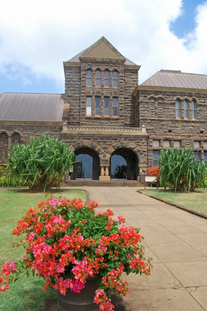 Photo of the entrance to the Bishop Museum on Oahu.