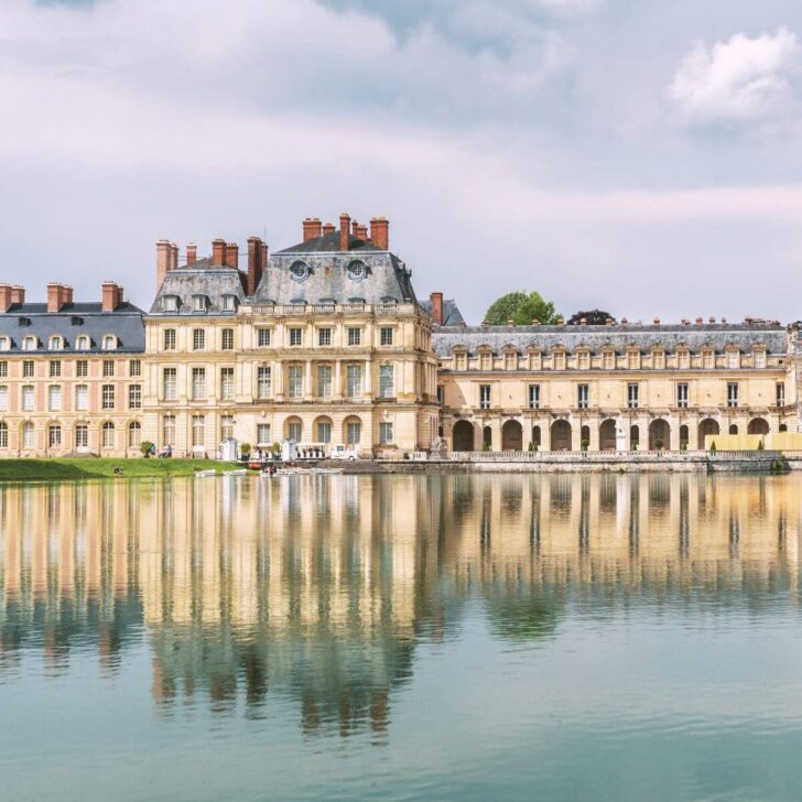 Photo of Chateau de Fontainebleau, reflecting in water.