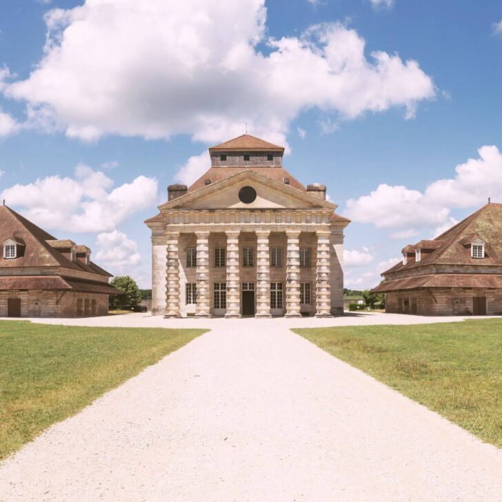 Photo of the main structure of the Saline Royal compound.