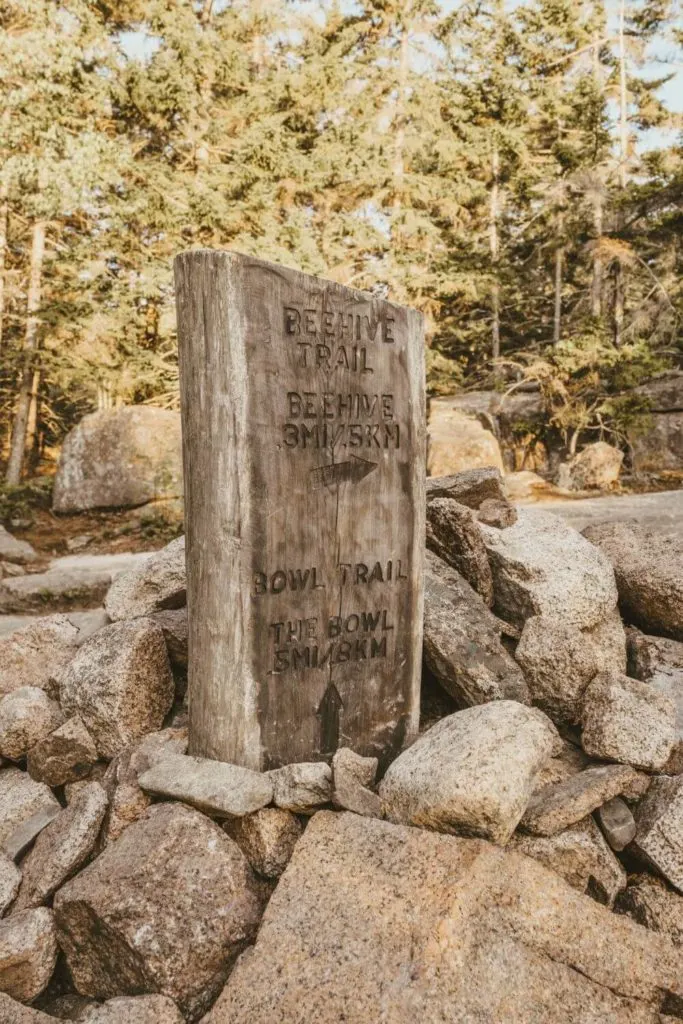 Photo of the trailhead where the start of Beehive Trail meets the Bowl Trail.