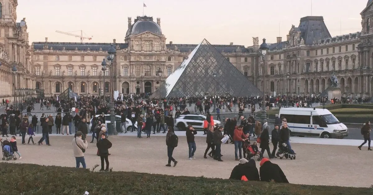 Photo of the Louvre museum campus from across the street.